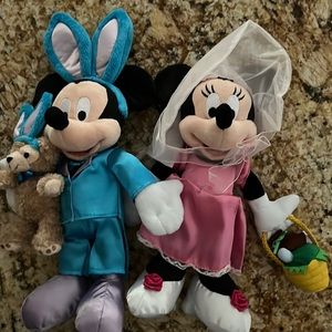 Vintage 9” Easter Mickey/Minnie dressed in their finest Easter attire.